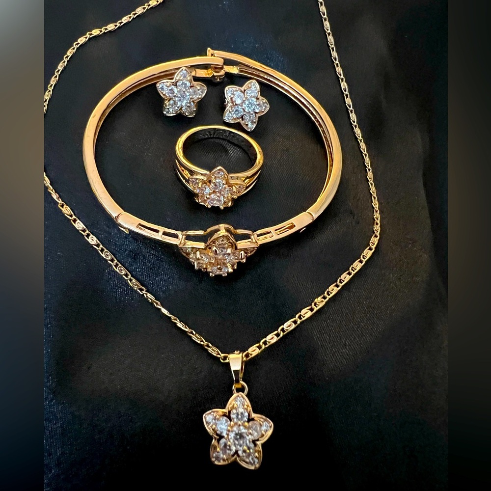Bangkok High Quality 24K Gold plated 4 in 1 jewelry set.